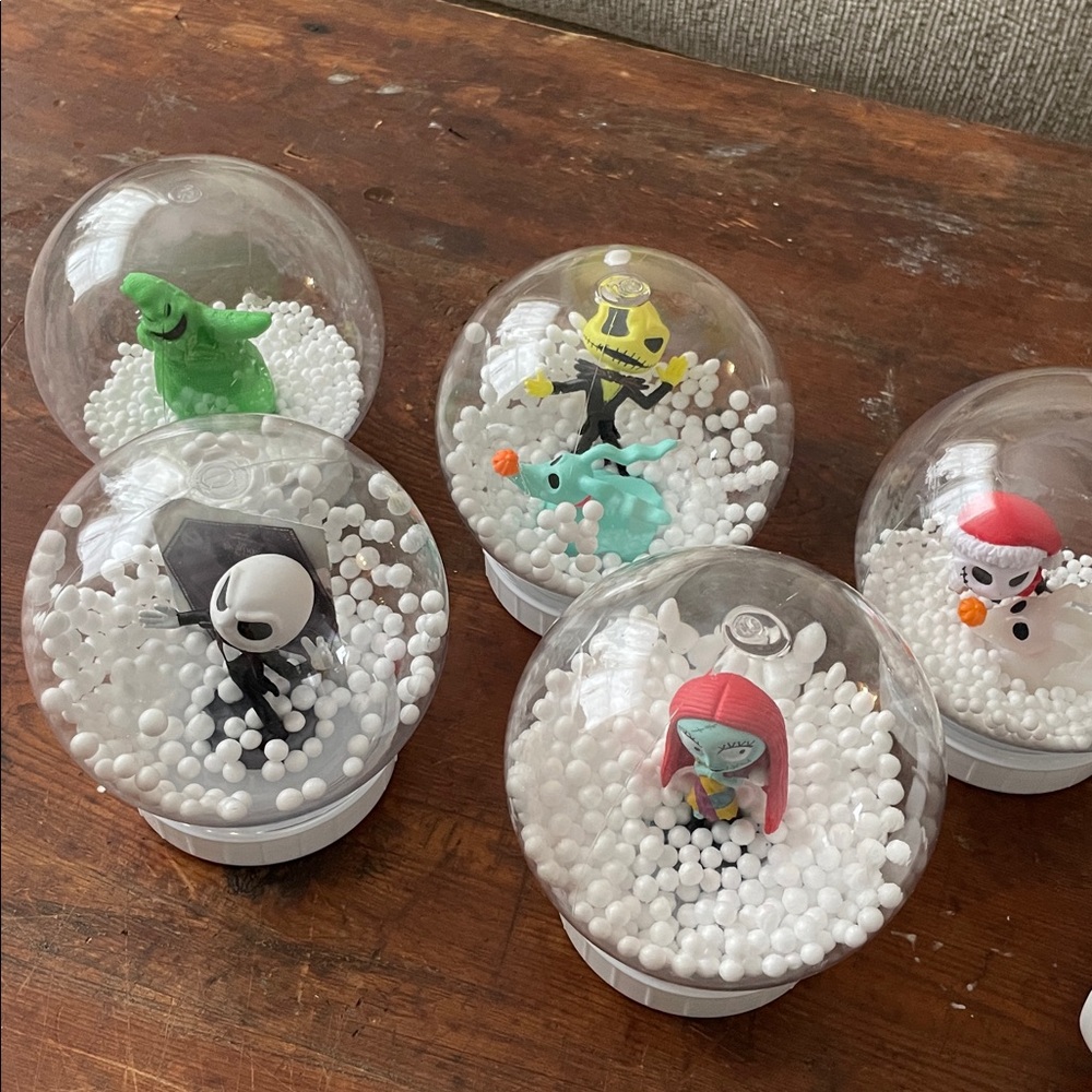 Set of Decorative Snow Globes with 2 Funko pop
